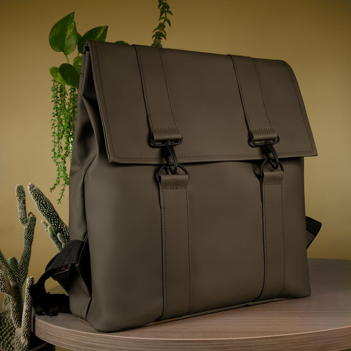 MOCHILA POLIURETANO AADRAN