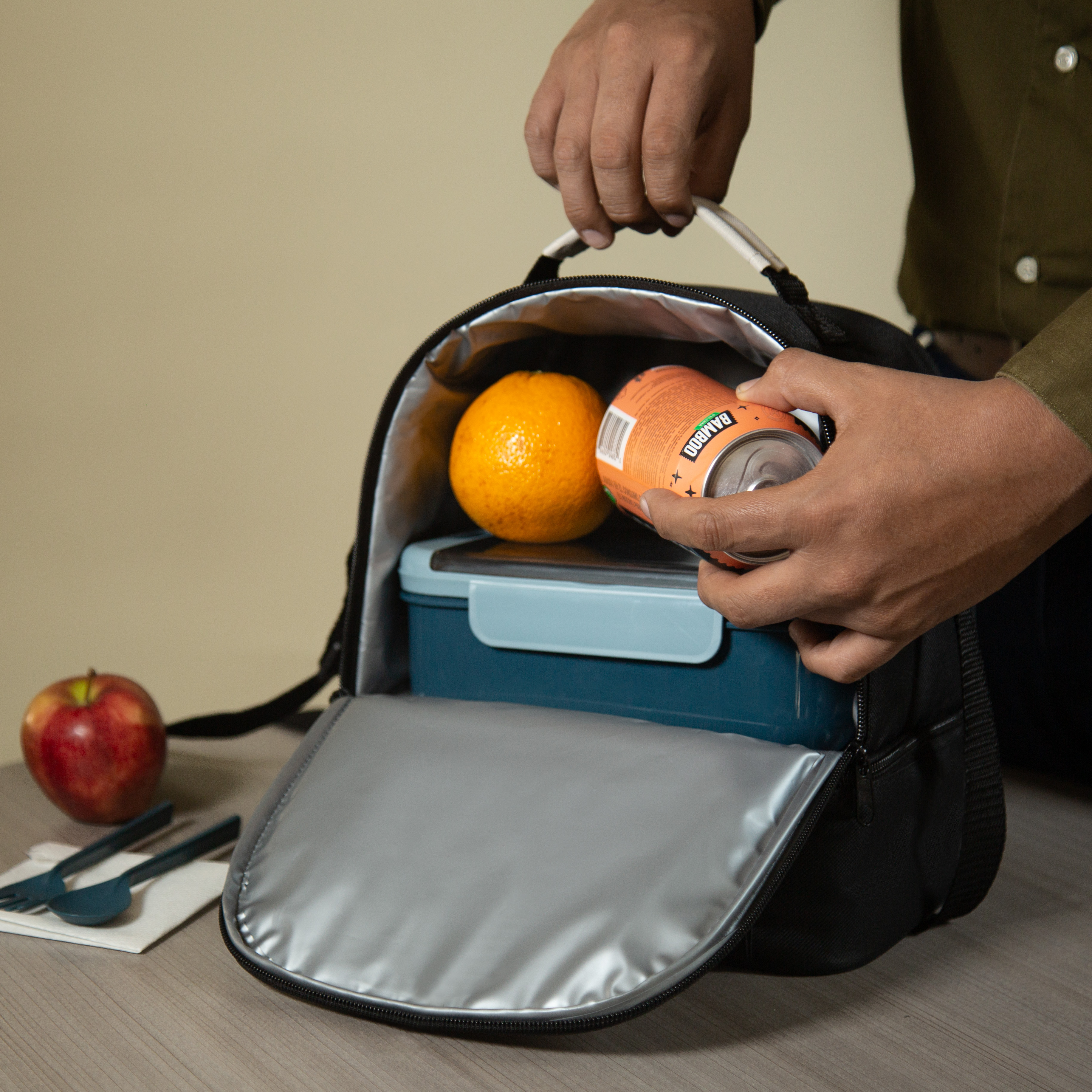 LONCHERA REIKA 12 latas